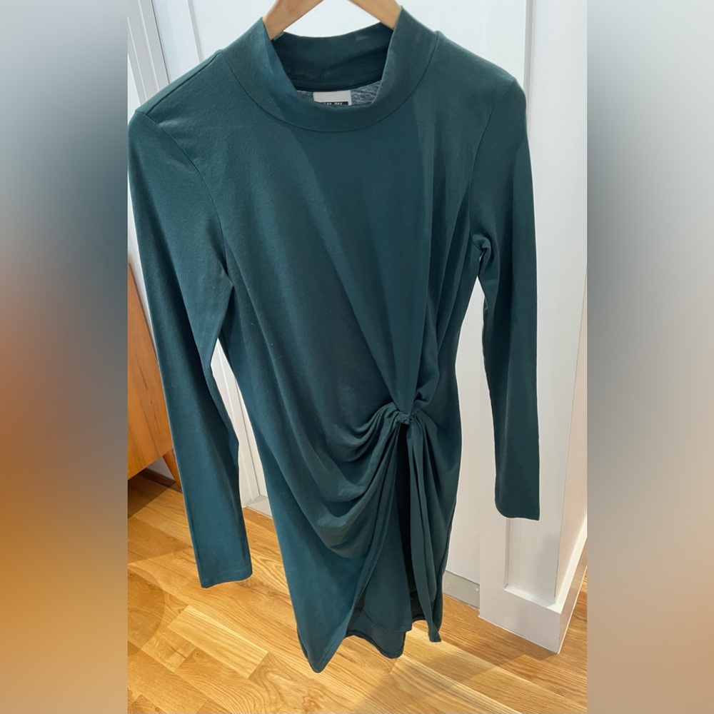 Short long sleeves dress